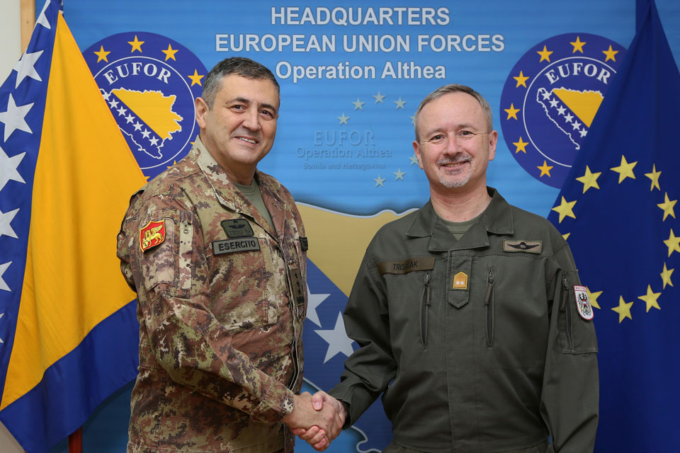 Head of the EU Command Element visits Camp Butmir