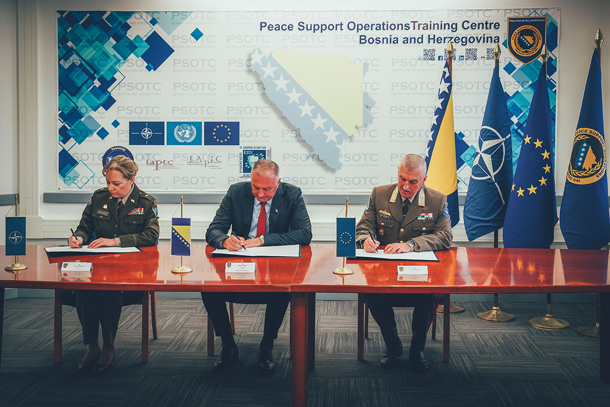 Signing ceremony of the MoU between NATO HQSa, EUFOR and the MoD of BiH
