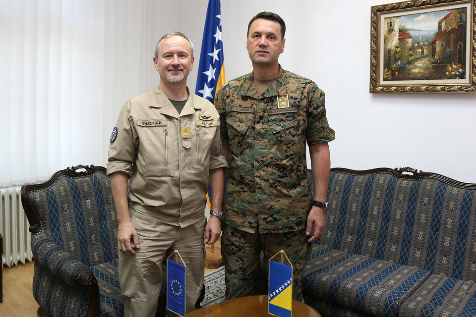 COM EUFOR meets with the BiH Chief of Joint Staff, Lieutenant General Senad Mašović