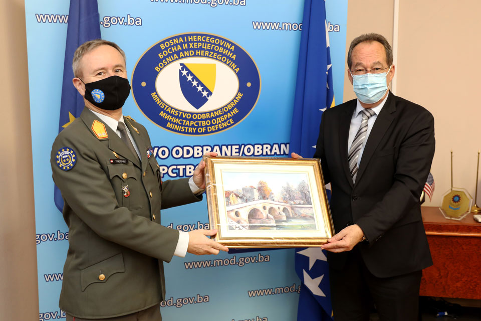 COMEUFOR paid a farewell visit to the Minister of Defence of BiH
