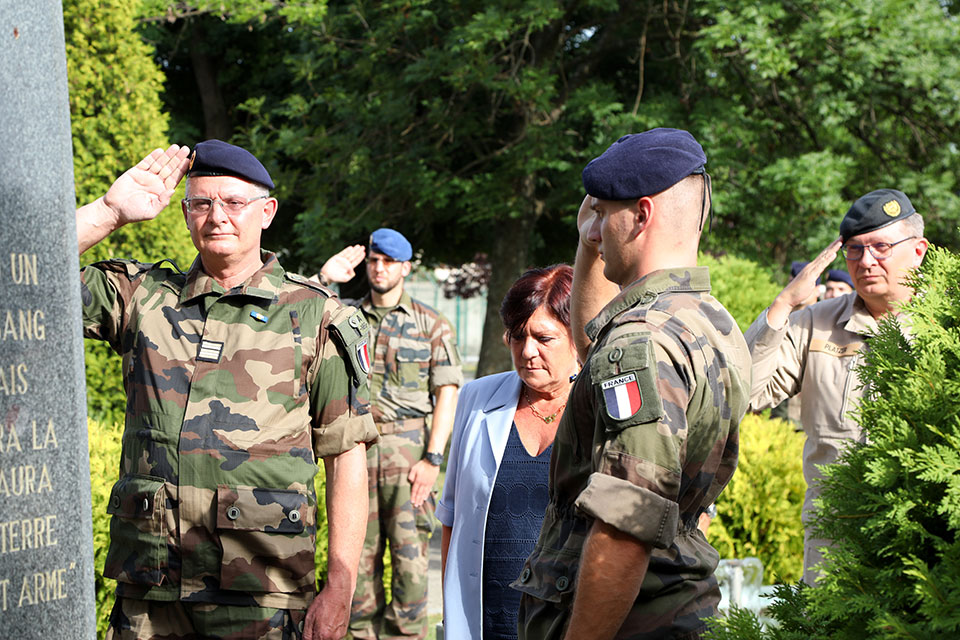 Lieutenant Colonel Ludovic Patois, H.E. Christine Toudic & COMEUFOR Major General Alexander Platzer, pay their respects at the wreath laying ceremony.