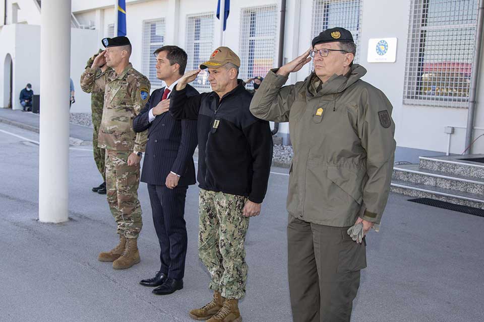 Commander Allied Joint Force Command Naples visits Camp Butmir