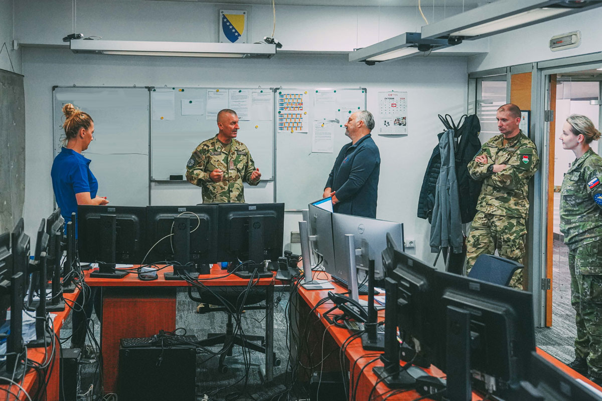 COM EUFOR visited the BiH Operation and Communication Centre