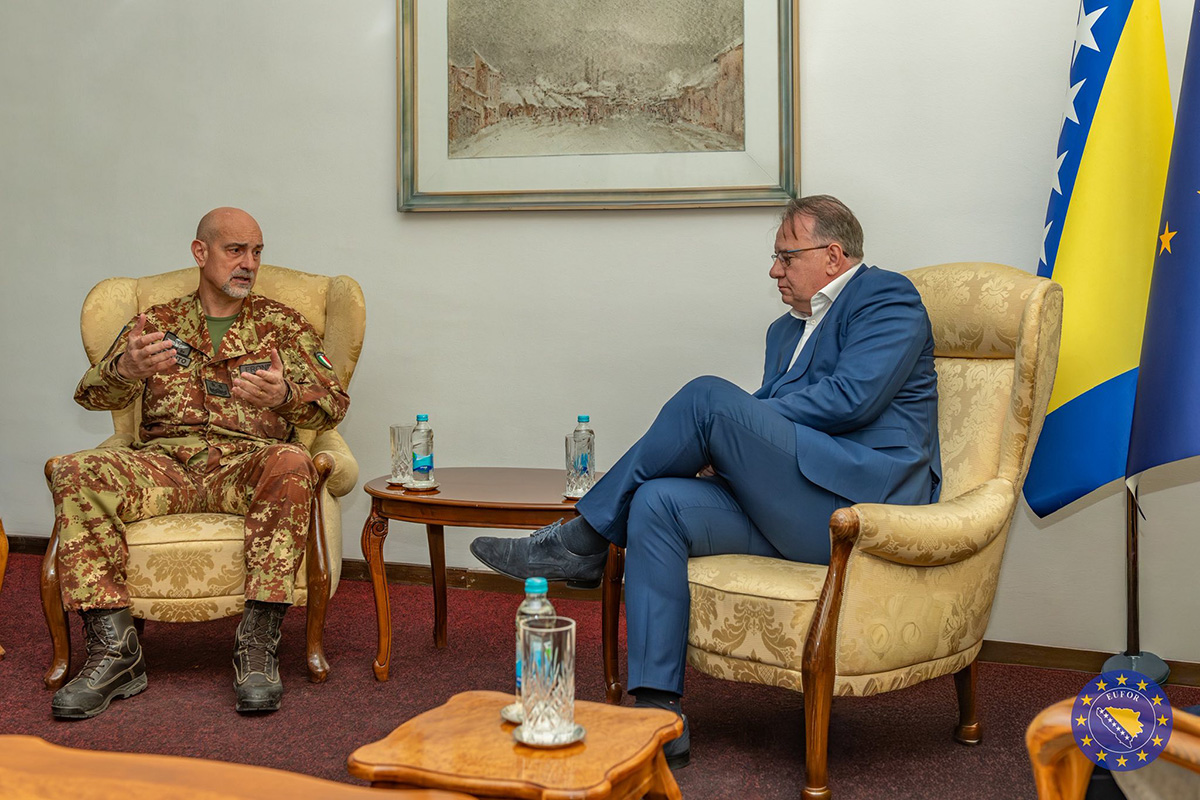 COM EUFOR meets FBiH Prime Minister in Sarajevo