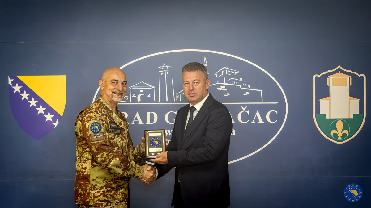 Local Talks, Lasting Peace: EUFOR COM meets Mayors of Gračanica and Gradačac