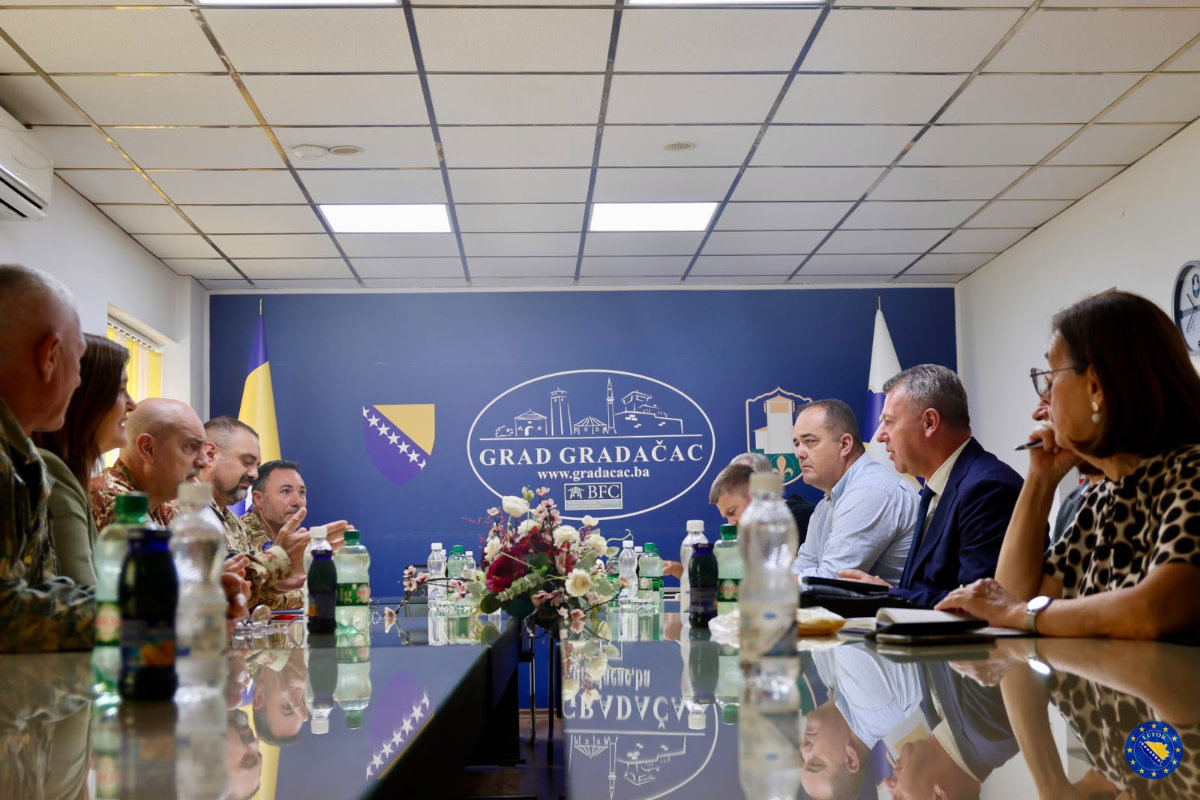 Local Talks, Lasting Peace: EUFOR COM meets Mayors of Gračanica and Gradačac