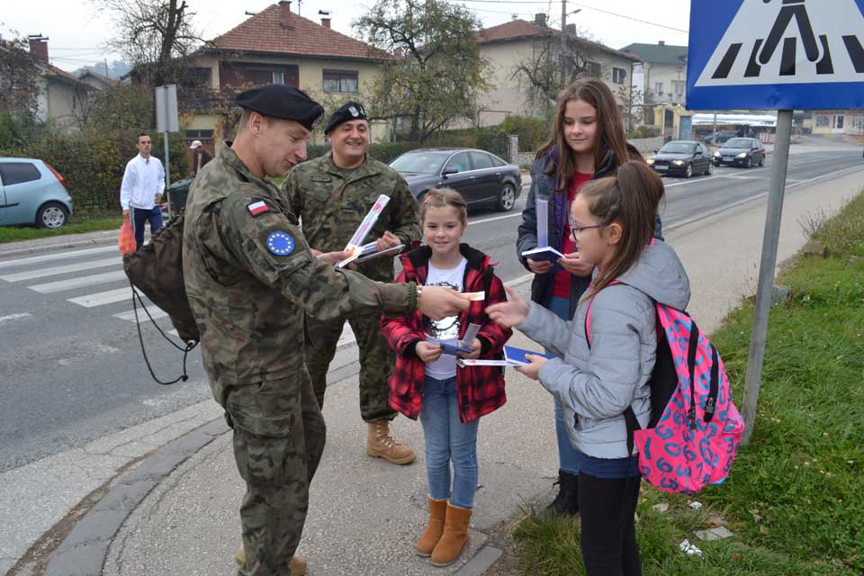 Foot patrol about road safety in Doboj