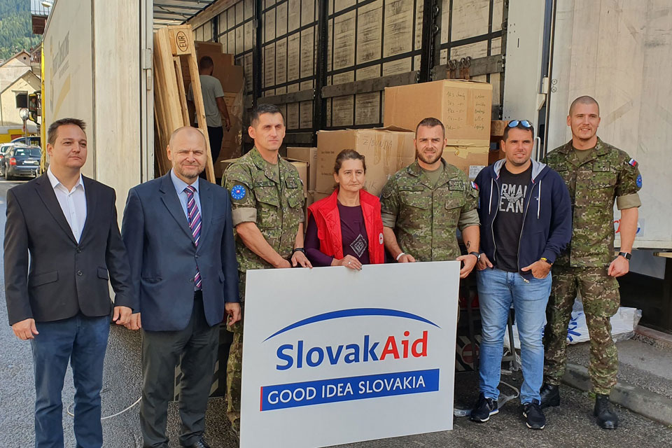 EUFOR helps distribute aid in Foca and Cajnice