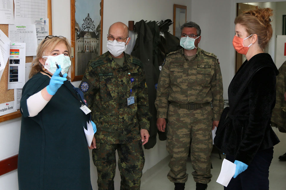 Sarajevo epidemiologists visit Camp Butmir