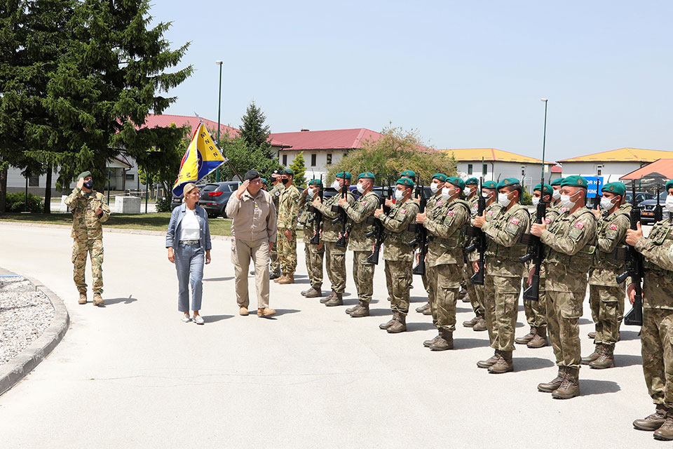 Magistra Klaudia Tanner is escorted by Major General Alexander Platzer by the honour guard upon her arrival at EUFOR HQ