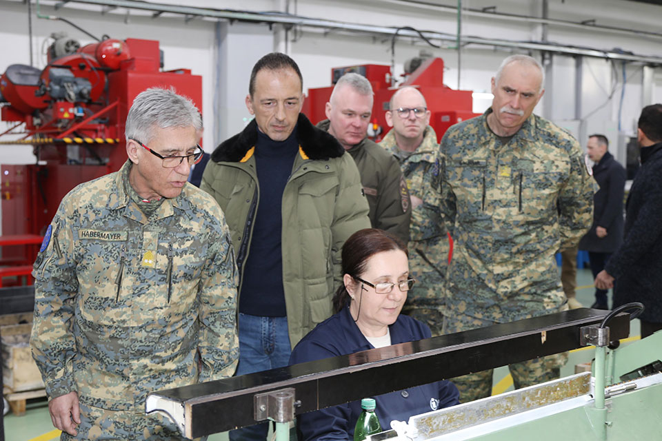 COM EUFOR visited the Igman ammunition manufacturing company in Konjic