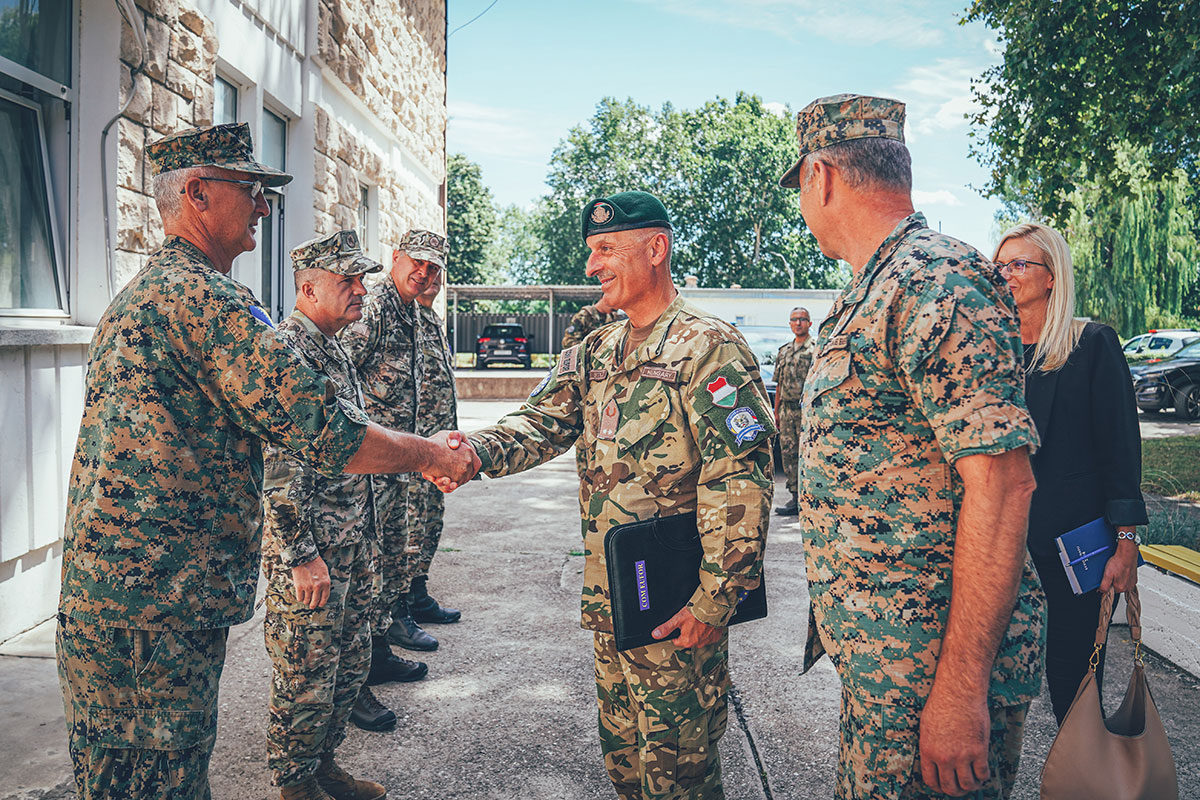 COM EUFOR visited the 4th Brigade of the Armed Forces of BiH