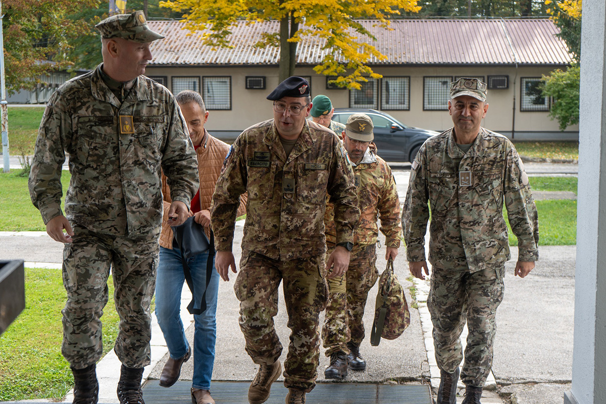 Strengthening Military Cooperation: DCOM EUFOR Visits 5th Brigade in Tuzla