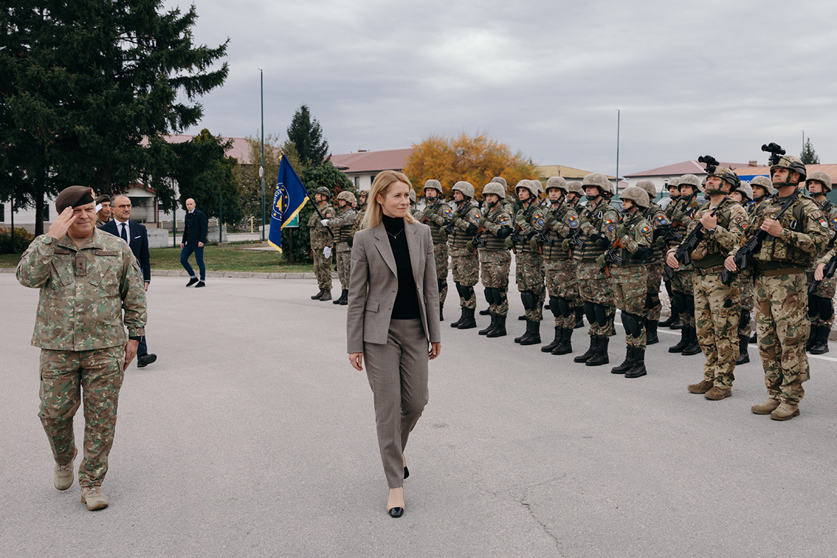 Generalmajor Florin Marian Barbu and Nj.E. Luigi Soreca srdačno dočekali gospođu Kaju Kallas
