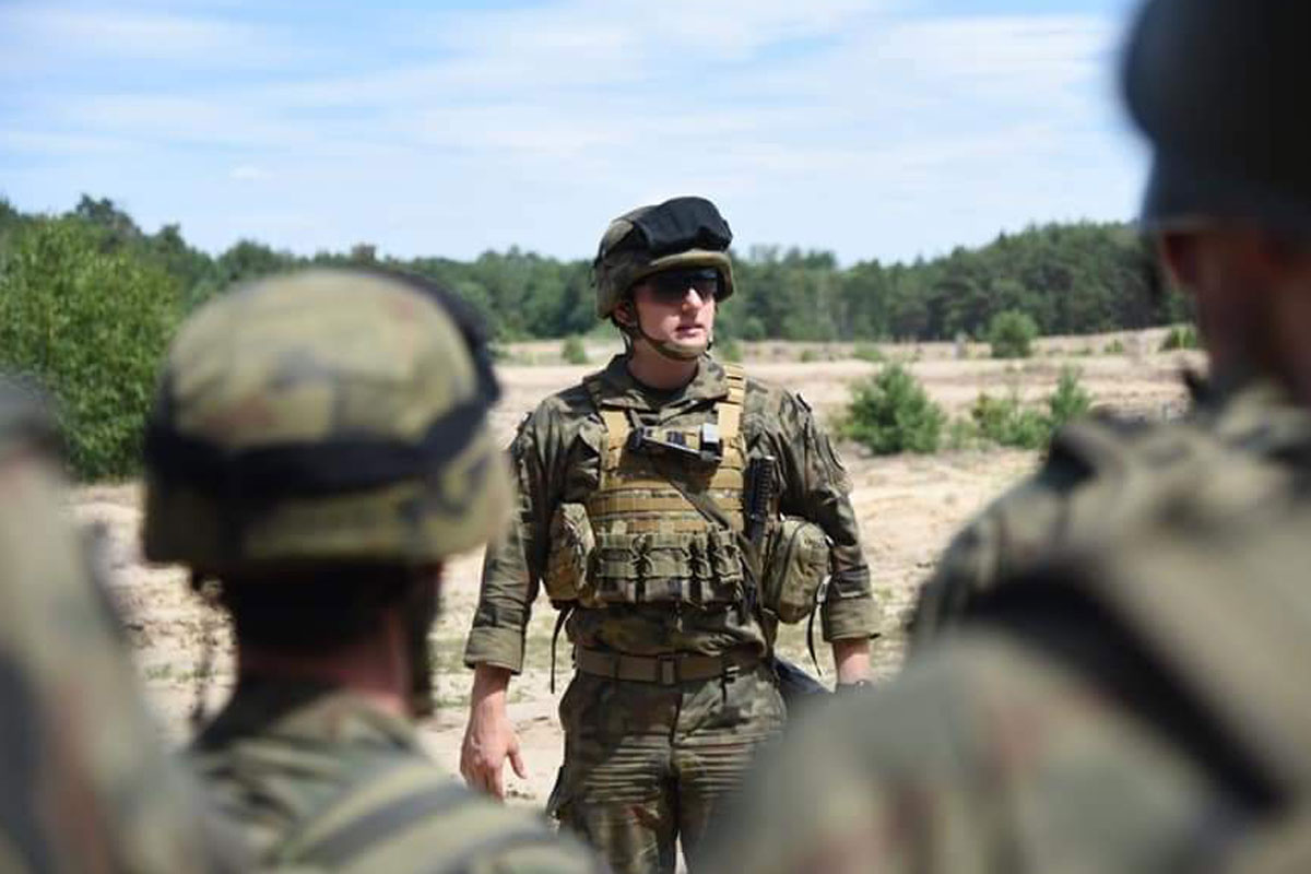 Instructing soldiers before exercises in a field