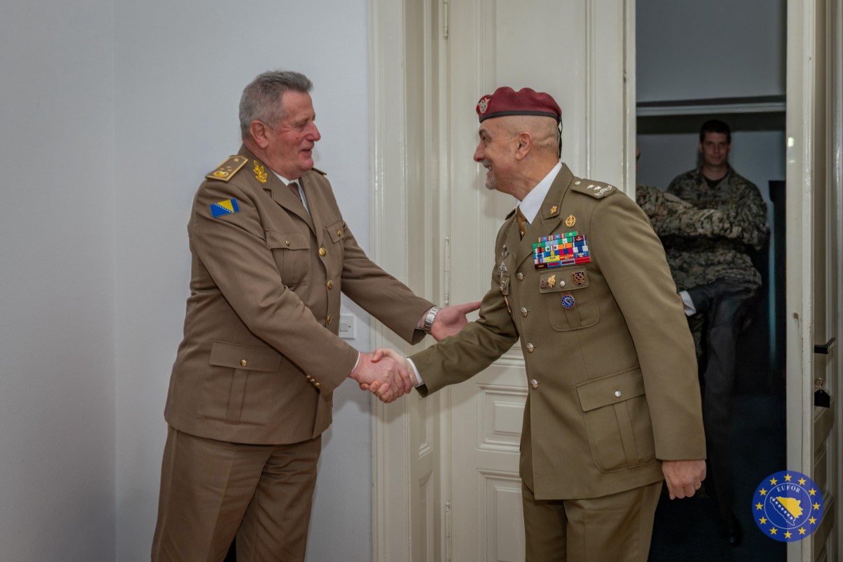 COM EUFOR and AF BIH Chief of Joint Staff first official meeting takes place