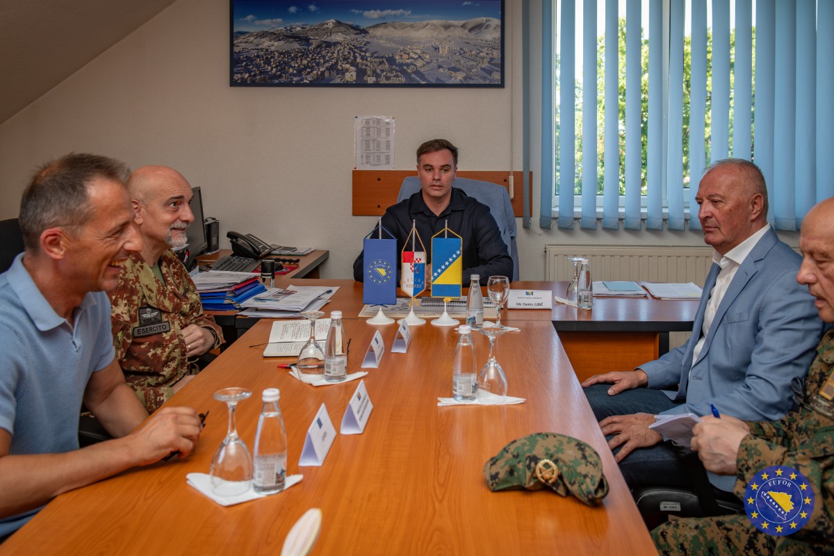 EUFOR Commander Visits Municipal Leaders in Kupres Together with the Minister of Defence of Bosnia and Herzegovina
