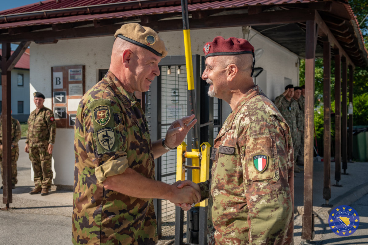COM EUFOR Hosts the Chief of the Swiss Joint Operations Command