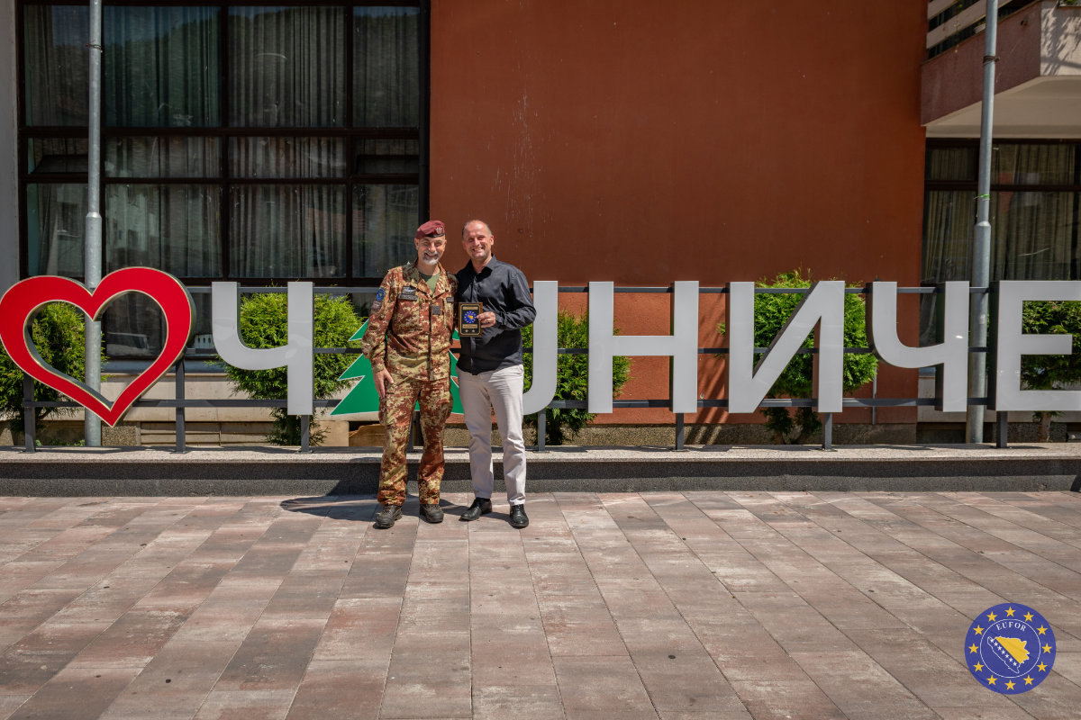 Командант ЕУФОР-а наставља дијалог са локалним властима у Рудом и Чајничу