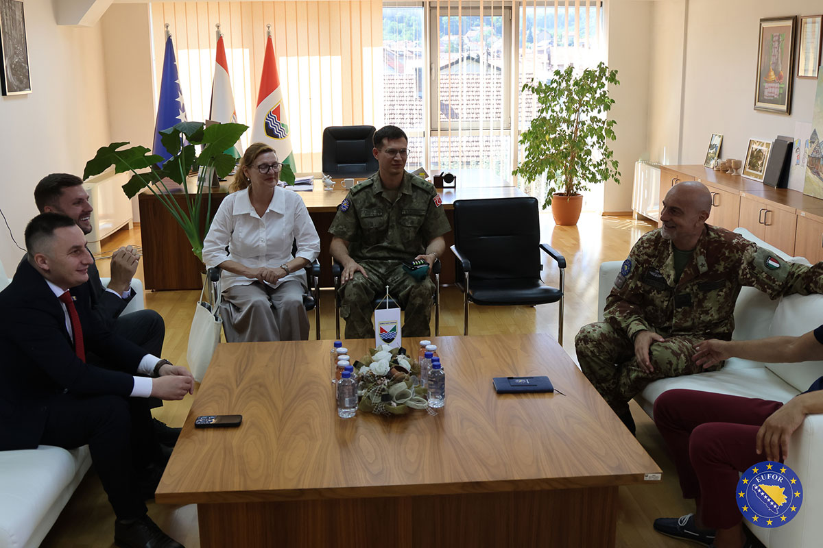 COM EUFOR Visits Gornji Vakuf-Uskoplje and Bugojno